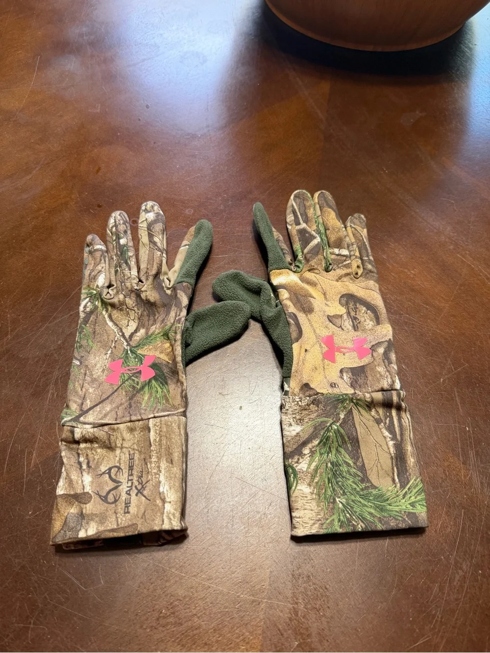 Under Armour Realtree Camo Hunting Gloves with Pink Logo